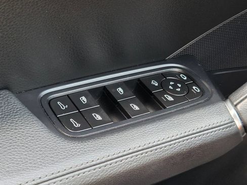 Used 2022 Porsche Cayenne AWD/4WD image 35