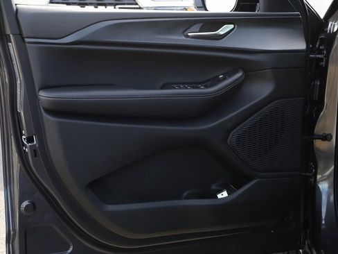 New 2025 Jeep Grand Cherokee Altitude image 14