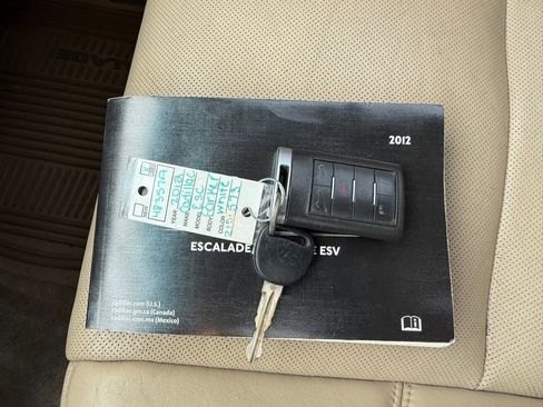 Used 2012 Cadillac Escalade Premium AWD/4WD image 34