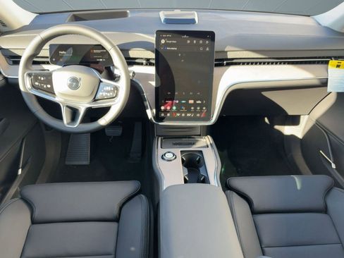 New 2025 Volvo EX90 Plus image 16