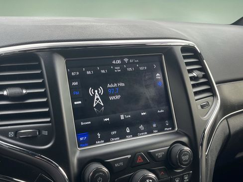 Used 2018 Jeep Grand Cherokee Limited AWD/4WD image 17