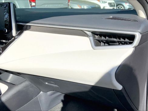 Used 2020 Toyota Corolla LE FWD image 17