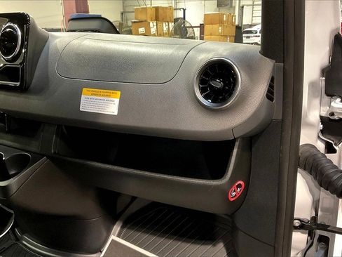 Used 2025 Mercedes-Benz Sprinter 2500 image 10