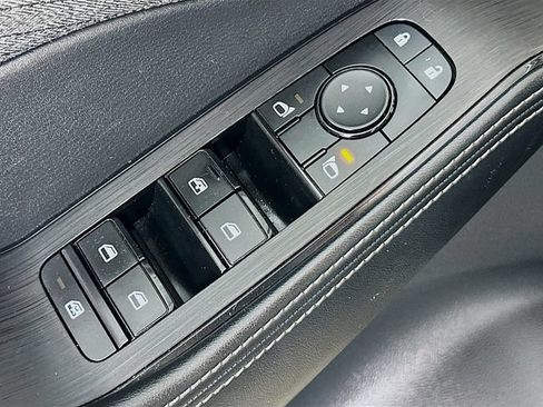 Used 2023 Nissan Rogue SV FWD image 18