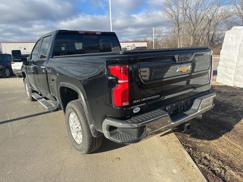 Used 2024 Chevrolet Silverado 2500 LTZ w/ LTZ Premium Package image 9