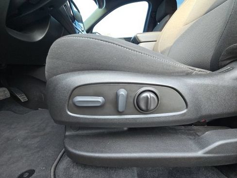 Used 2023 Chevrolet Traverse LT FWD image 23