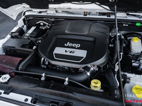 Used 2016 Jeep Wrangler Unlimited Sahara image 37