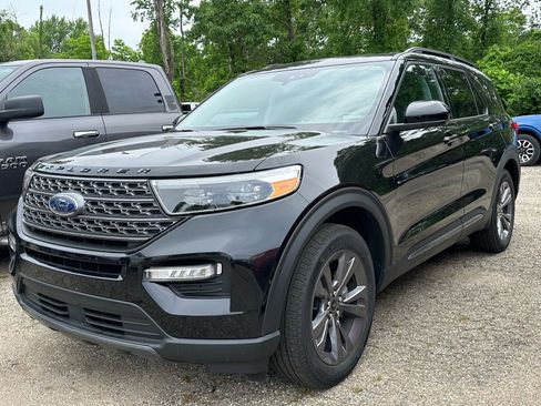 Used 2024 Ford Explorer XLT w/ Equipment Group 202A AWD/4WD image 1