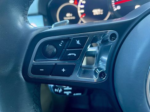 Used 2021 Porsche Cayenne Turbo image 23