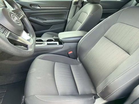 Used 2024 Nissan Altima 2.5 SV FWD image 19