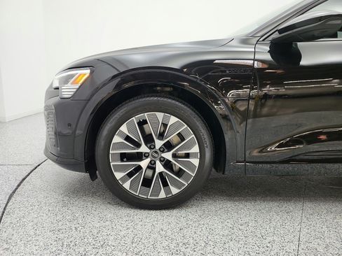 Used 2024 Audi Q8 e-tron Premium Plus w/ Premium Plus Package AWD/4WD image 30