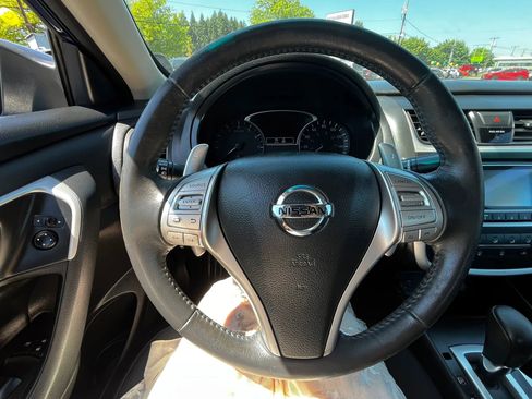 Used 2017 Nissan Altima 2.5 SR FWD image 18
