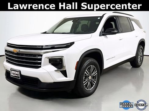 Certified 2025 Chevrolet Traverse LT image 1