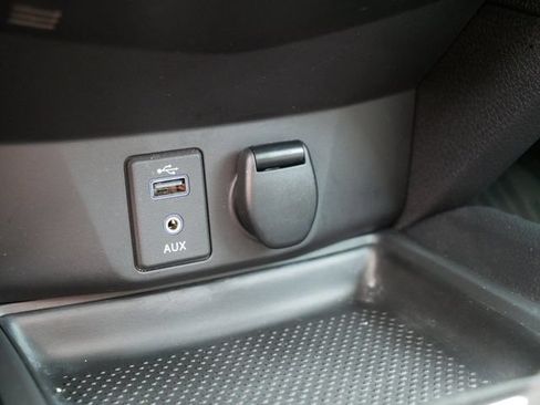Used 2017 Nissan Rogue SV AWD/4WD image 32