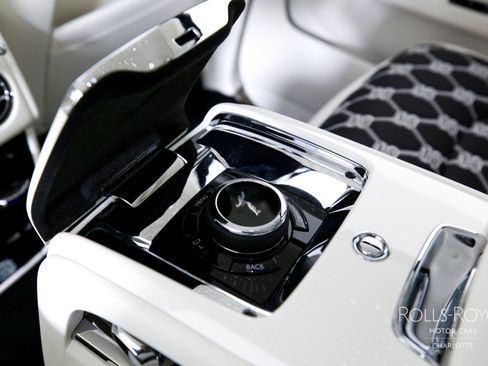 Used 2026 Rolls-Royce Cullinan image 20