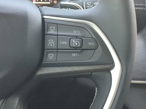 Certified 2024 Jeep Grand Cherokee Limited image 25