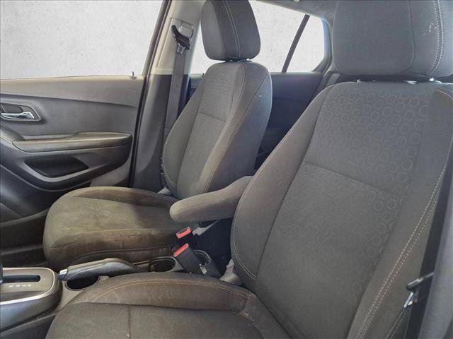 Used 2022 Chevrolet Trax LS w/ Tint and Cruise Package AWD/4WD image 8