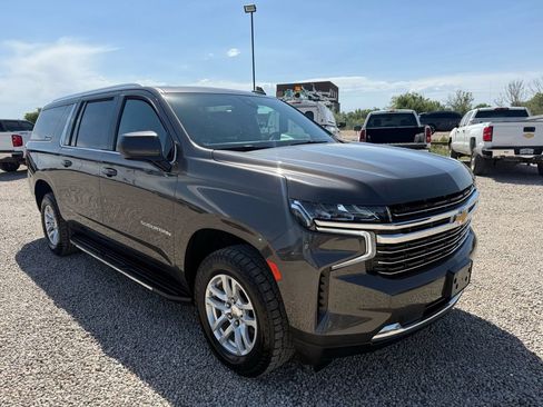 Used 2021 Chevrolet Suburban LT AWD/4WD image 2