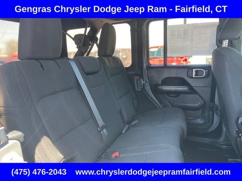 Used 2018 Jeep Wrangler Unlimited Sahara AWD/4WD image 21