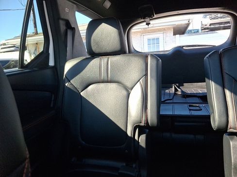 Used 2023 Honda Pilot TrailSport image 14