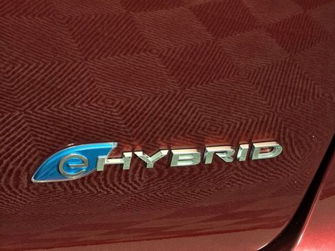 Used 2022 Chrysler Pacifica Limited w/ Uconnect Theater Family Group FWD image 50