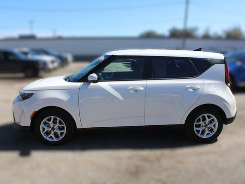 Certified 2025 Kia Soul LX image 14