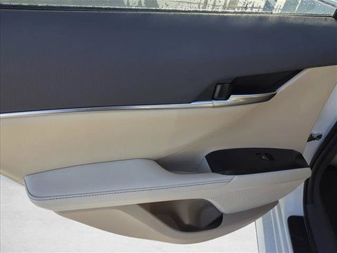 Certified 2019 Toyota Camry XLE FWD image 8