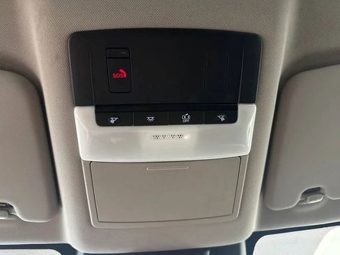 Used 2025 Nissan Rogue SV FWD image 15