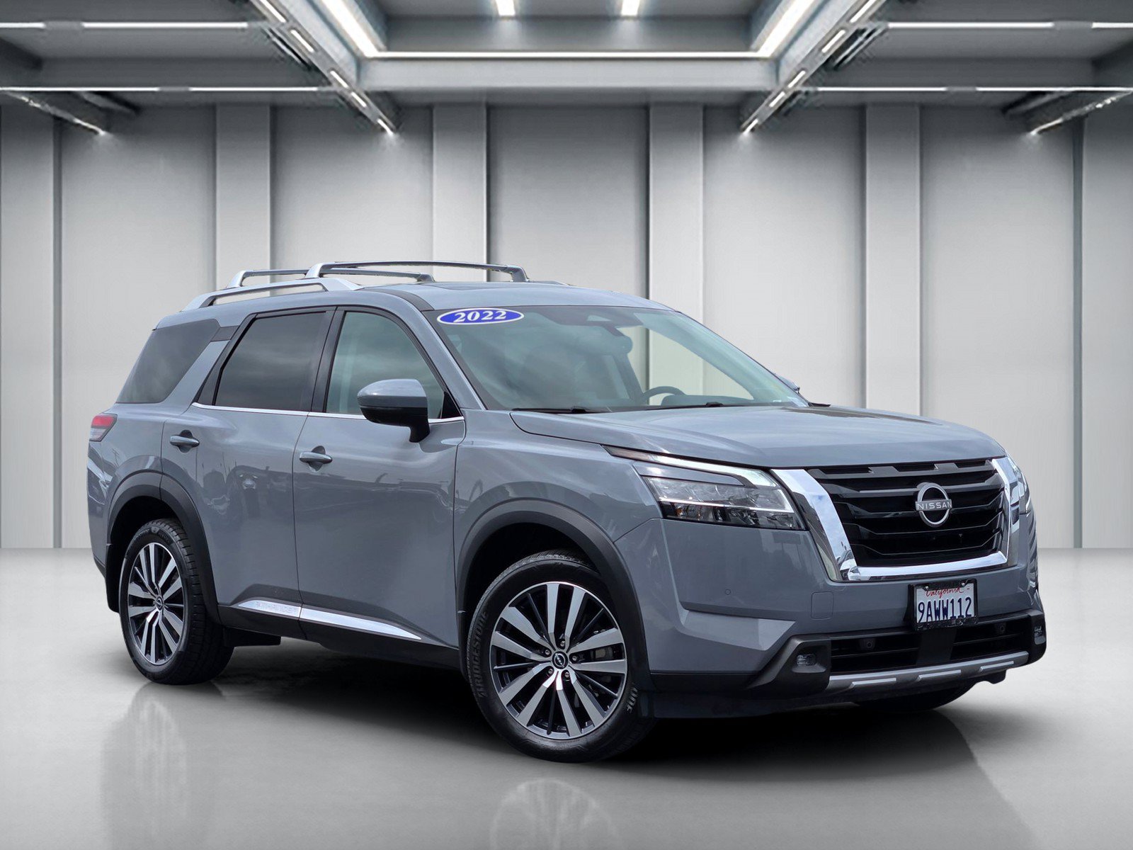 Used 2022 Nissan Pathfinder Platinum w/ Cargo Package AWD/4WD image 2