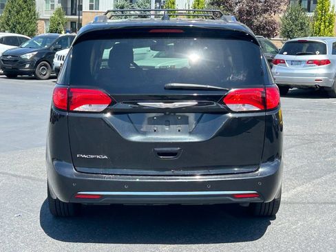 Used 2017 Chrysler Pacifica Touring-L Plus w/ Tire & Wheel Group FWD image 5