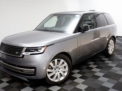 New 2025 Land Rover Range Rover SE image 2