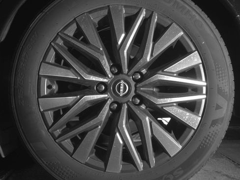 Used 2025 Nissan Altima 2.5 SV FWD image 14