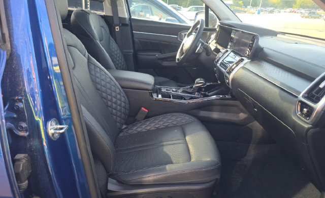 Used 2023 Kia Sorento SX AWD/4WD image 6