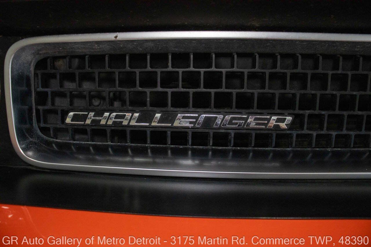 Used 2009 Dodge Challenger SRT8 w/ SRT Option Group II RWD image 36