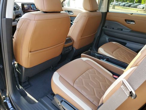 New 2026 Nissan Pathfinder Platinum AWD/4WD image 12