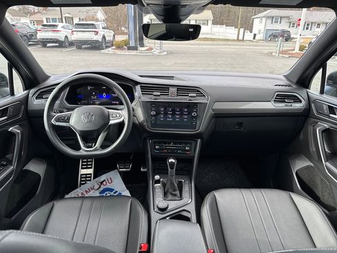 Used 2023 Volkswagen Tiguan SE R-Line image 14