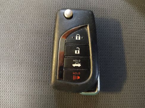 Used 2021 Toyota Corolla LE FWD image 32