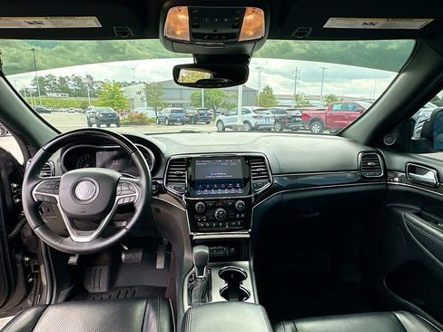 Used 2019 Jeep Grand Cherokee Overland AWD/4WD image 3