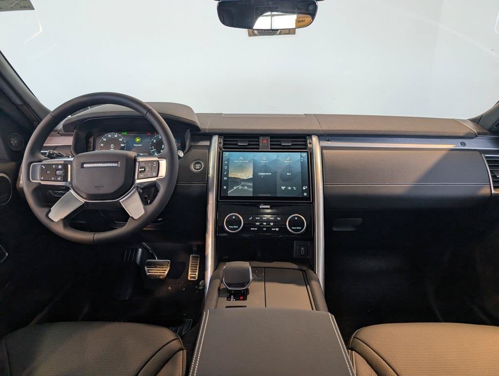 New 2026 Land Rover Discovery Limited Edition AWD/4WD image 13