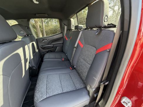 Used 2024 Chevrolet Colorado Z71 w/ Z71 Convenience Package 2 image 17