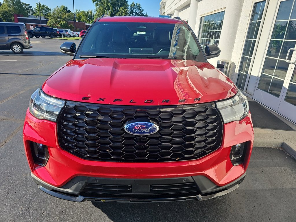Used 2025 Ford Explorer ST-Line w/ ST-Line Street Pack AWD/4WD image 3