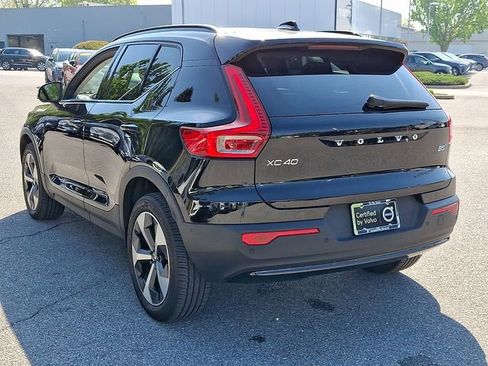 Certified 2025 Volvo XC40 B5 Plus w/ Climate Package AWD/4WD image 4