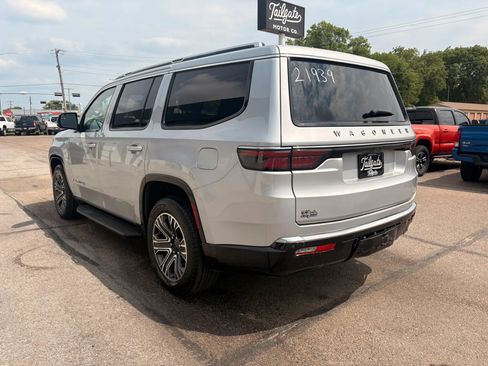 Used 2024 Jeep Wagoneer Series II w/ Flexible Seating Group AWD/4WD image 5