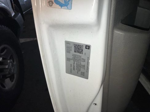 Used 2020 Chevrolet Express 2500 image 5