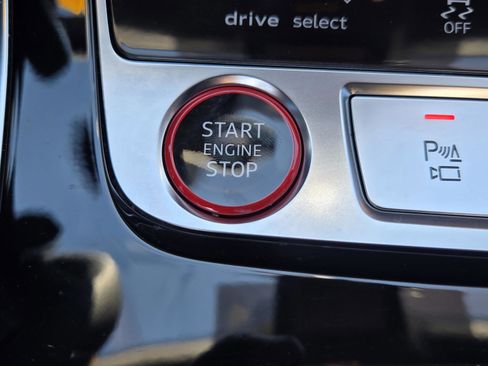 Used 2024 Audi RS Q8 4.0T image 31