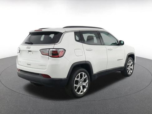 Used 2025 Jeep Compass Latitude AWD/4WD image 9