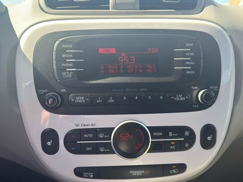 Used 2016 Kia Soul EV FWD image 18
