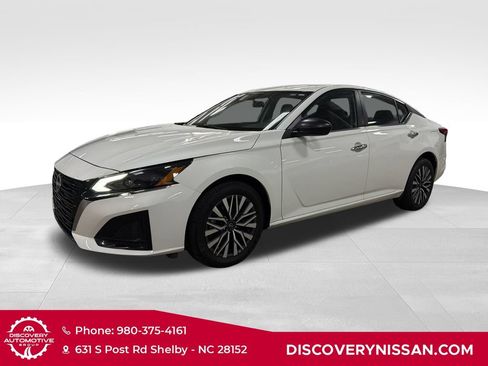 Certified 2025 Nissan Altima 2.5 SV AWD/4WD image 1