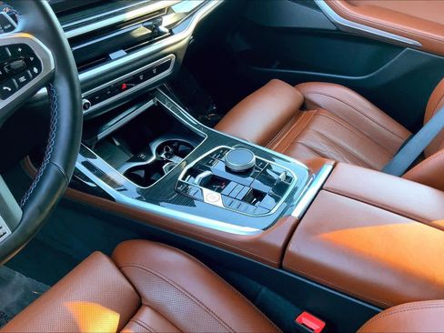 Certified 2025 BMW X7 M60i w/ Climate Comfort Package image 17