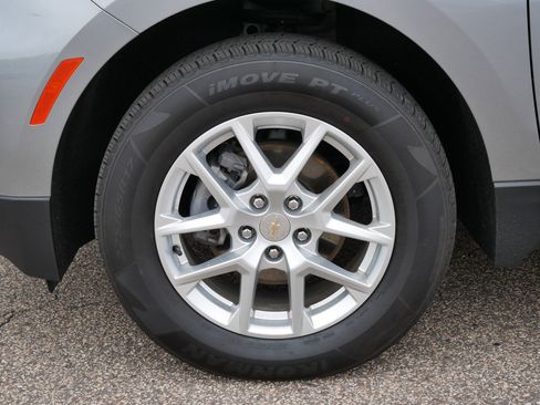 Used 2024 Chevrolet Equinox LT w/ Driver Convenience Package image 9